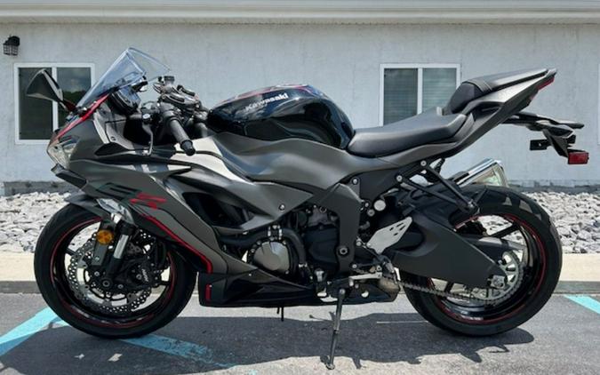 2023 Kawasaki Ninja® ZX™-6R ABS Metallic Matte Graphenesteel Gray / Black