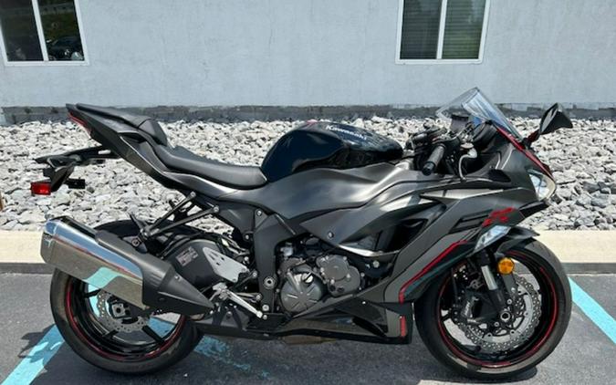 2023 Kawasaki Ninja® ZX™-6R ABS Metallic Matte Graphenesteel Gray / Black