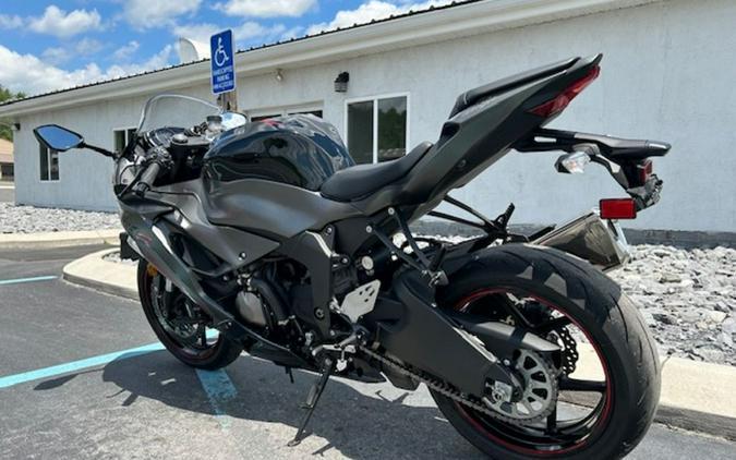 2023 Kawasaki Ninja® ZX™-6R ABS Metallic Matte Graphenesteel Gray / Black