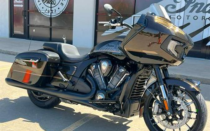 2024 Indian Motorcycle Challenger® Dark Horse® Icon with PowerBand Audio Package