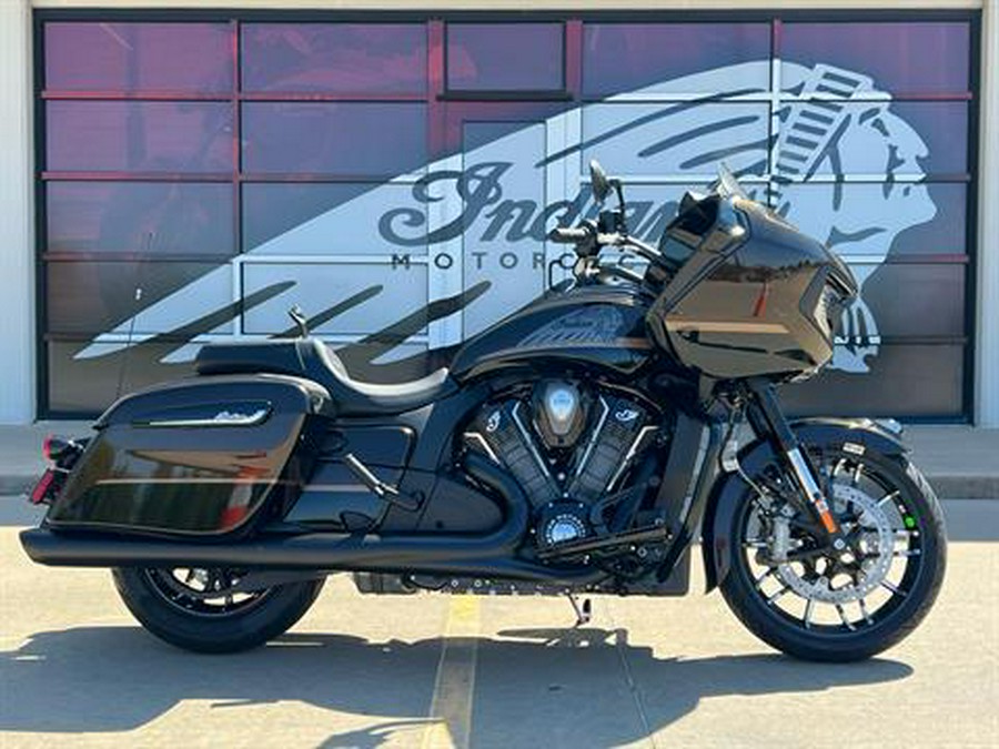 2024 Indian Motorcycle Challenger® Dark Horse® Icon with PowerBand Audio Package