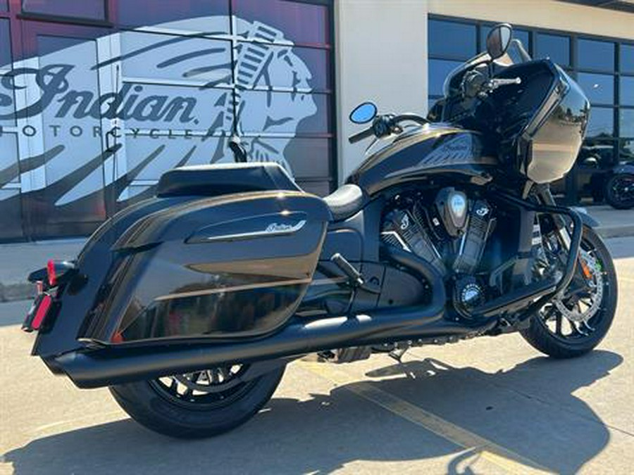 2024 Indian Motorcycle Challenger® Dark Horse® Icon with PowerBand Audio Package