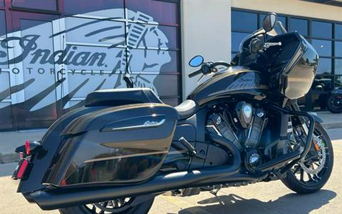 2024 Indian Motorcycle Challenger® Dark Horse® Icon with PowerBand Audio Package