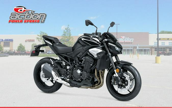 2025 Kawasaki Z900 ABS Metallic Spark Black/Metallic Carbon Gray