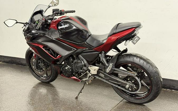 2021 Kawasaki Ninja® 650 ABS Metallic Spark Black/Metallic Imperial Red