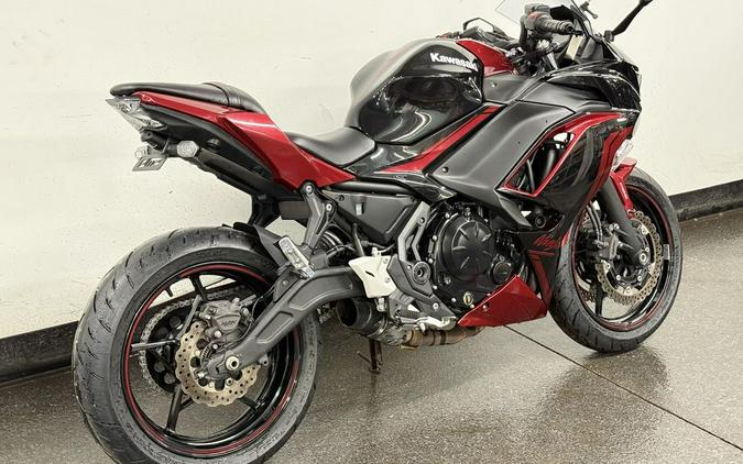 2021 Kawasaki Ninja® 650 ABS Metallic Spark Black/Metallic Imperial Red