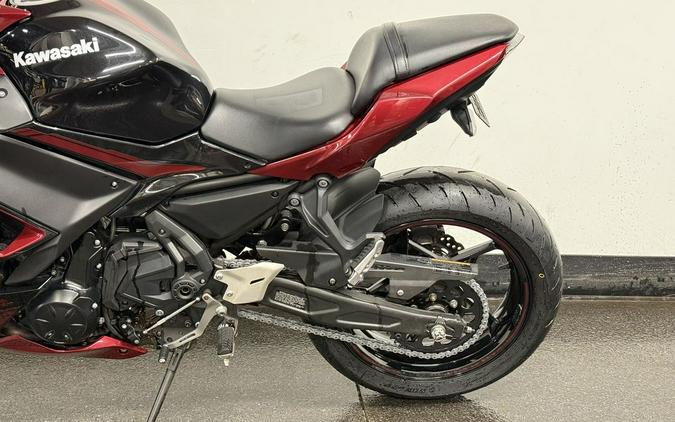 2021 Kawasaki Ninja® 650 ABS Metallic Spark Black/Metallic Imperial Red
