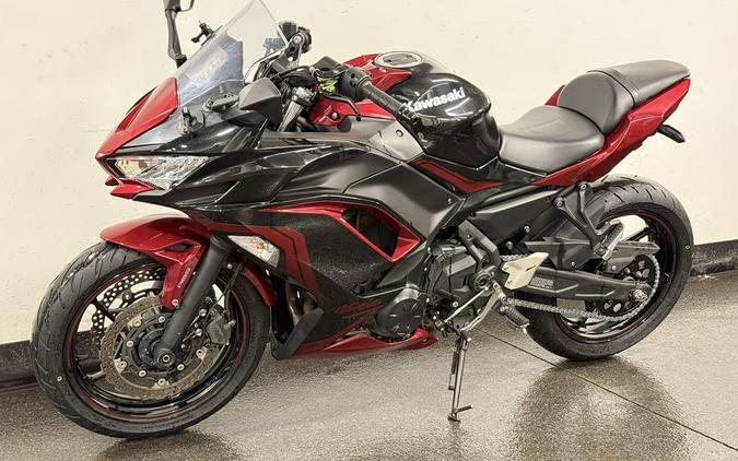2021 Kawasaki Ninja® 650 ABS Metallic Spark Black/Metallic Imperial Red