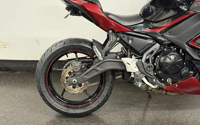 2021 Kawasaki Ninja® 650 ABS Metallic Spark Black/Metallic Imperial Red