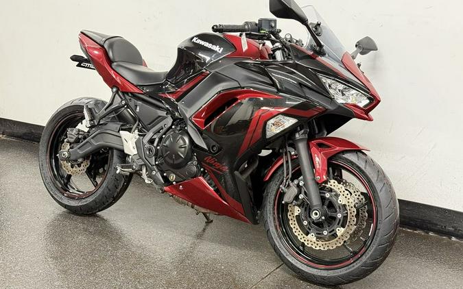 2021 Kawasaki Ninja® 650 ABS Metallic Spark Black/Metallic Imperial Red