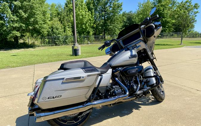 2023 Harley-Davidson CVO Street Glide Dark Platinum w/Pinstripe