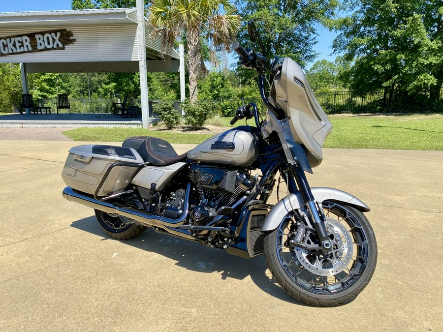 2023 Harley-Davidson® CVO™ Street Glide® Dark Platinum w/Pinstripe