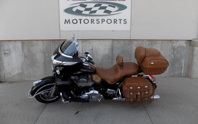 2017 Indian Motorcycle® Roadmaster® Classic Thunder Black