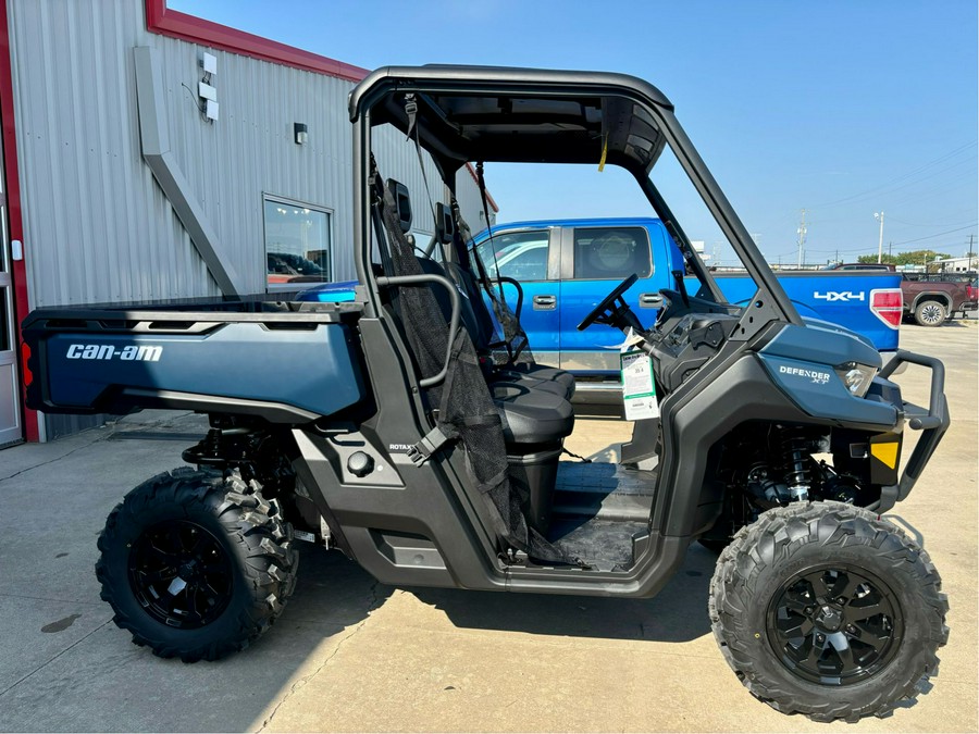 2025 Can-Am™ Defender XT HD10