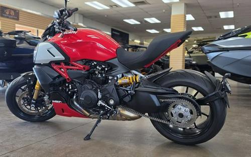2021 Ducati Diavel 1260 S Ducati Red