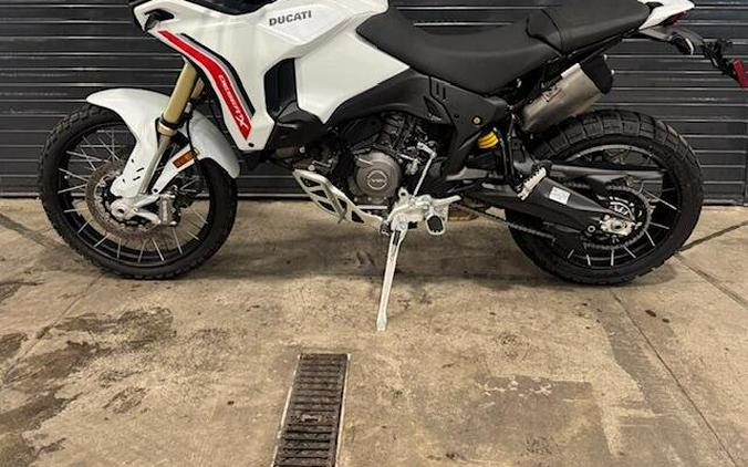 2026 Ducati DESERT X V2