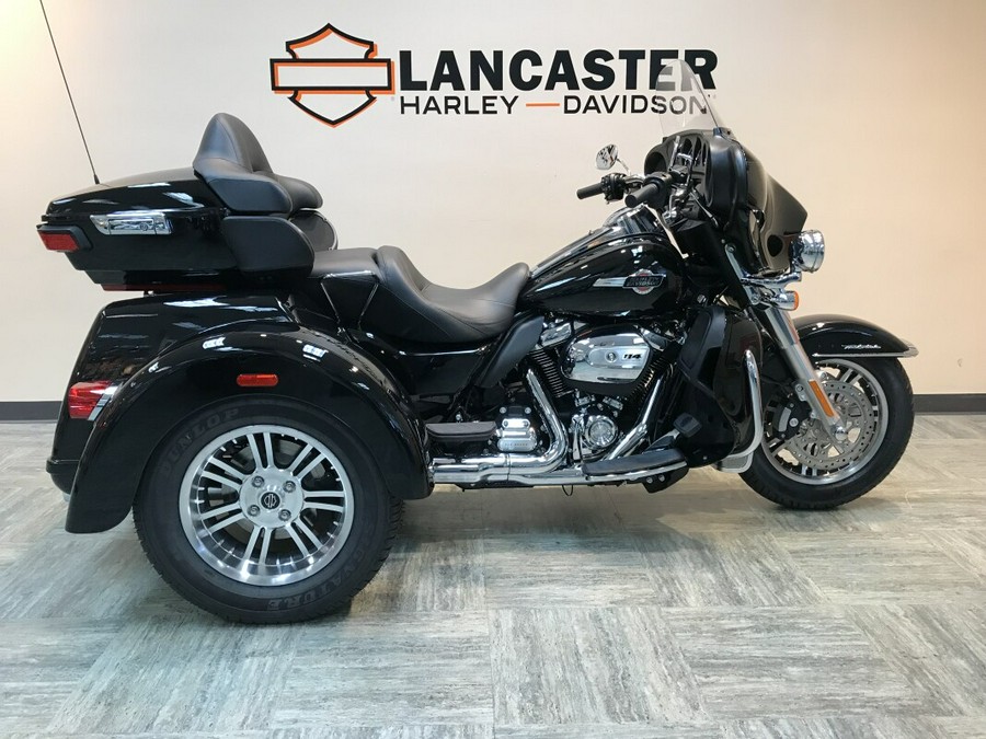 2024 Harley-Davidson Tri Glide Ultra Vivid Black FLHTCUTG