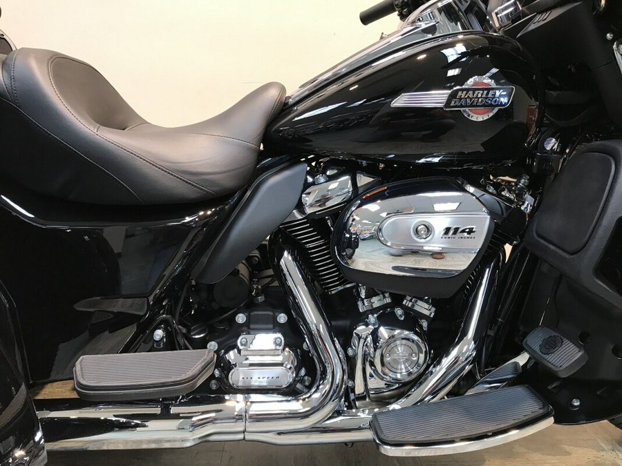 2024 Harley-Davidson Tri Glide Ultra Vivid Black FLHTCUTG