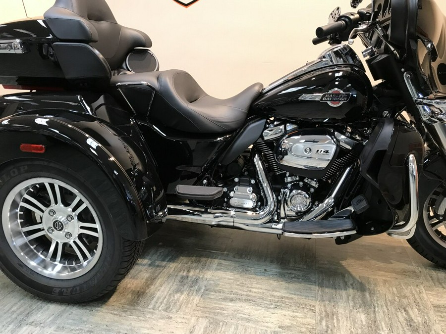 2024 Harley-Davidson Tri Glide Ultra Vivid Black FLHTCUTG