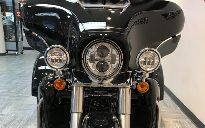 2024 Harley-Davidson Tri Glide Ultra Vivid Black FLHTCUTG