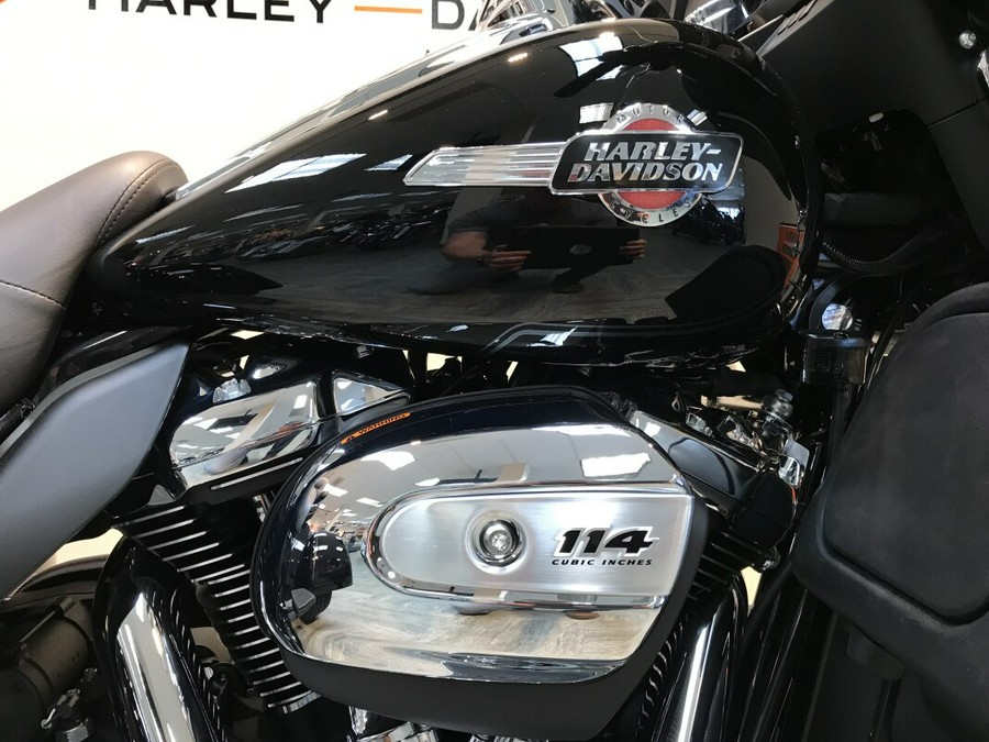 2024 Harley-Davidson Tri Glide Ultra Vivid Black FLHTCUTG