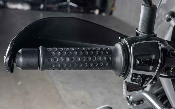 2022 Moto Guzzi V85 TT Guardia dOnore E5