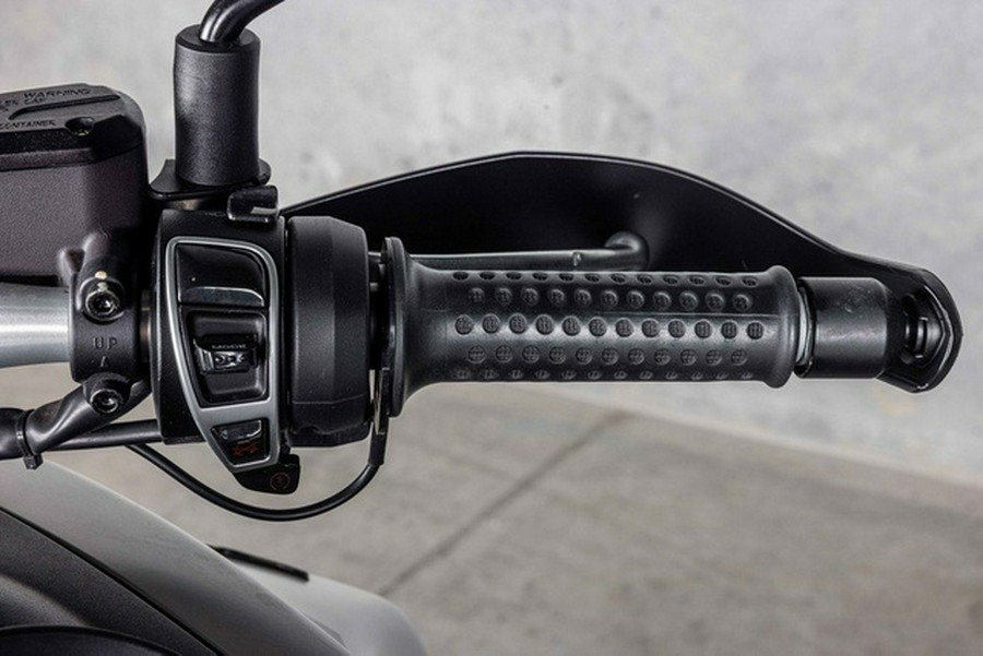 2022 Moto Guzzi V85 TT Guardia dOnore E5