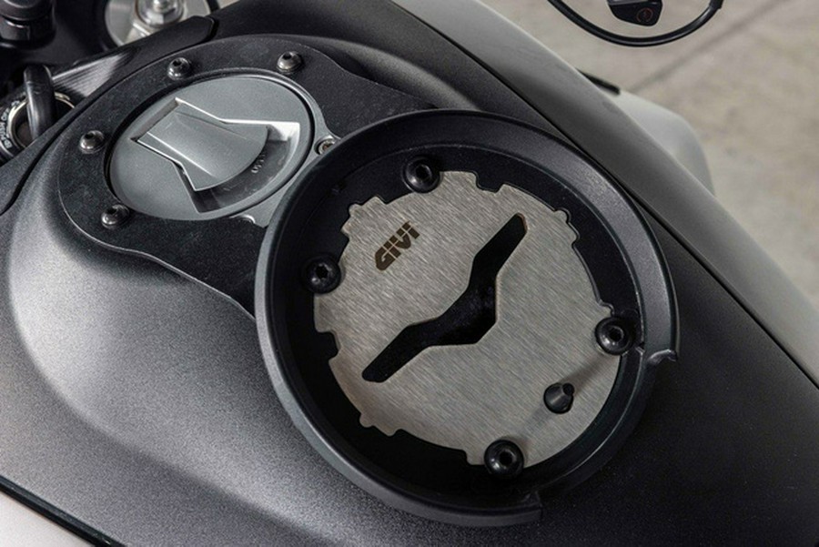 2022 Moto Guzzi V85 TT Guardia dOnore E5