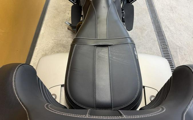 2023 Indian Roadmaster Dark Horse Silver Quartz Smoke