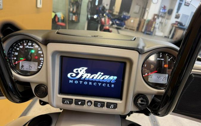 2023 Indian Roadmaster Dark Horse Silver Quartz Smoke