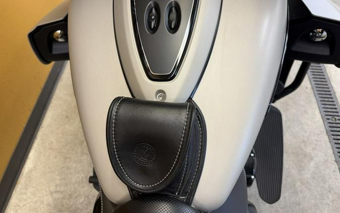 2023 Indian Roadmaster Dark Horse Silver Quartz Smoke