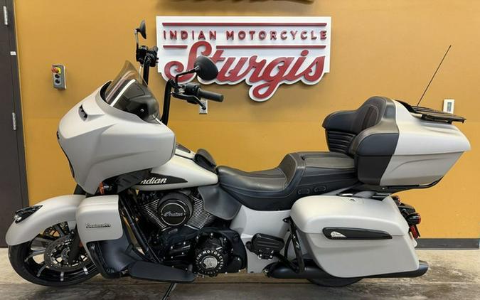2023 Indian Roadmaster Dark Horse Silver Quartz Smoke