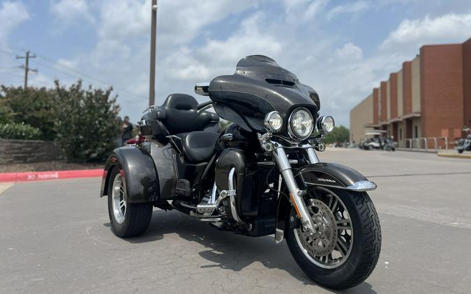 2020 Harley-Davidson® FLHTCUTG Tri Glide® Ultra RVR RCK GRY/BLK 858685