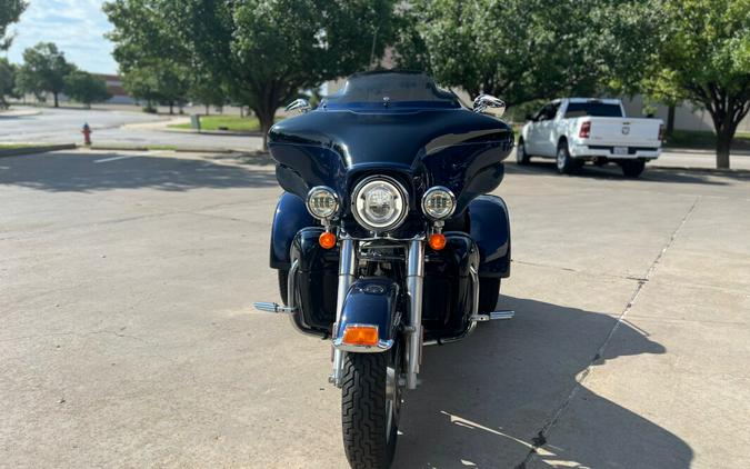 2013 Harley-Davidson® Tri Glide® Ultra Classic® Anniversary Edition Big Blue Pearl/Vivid