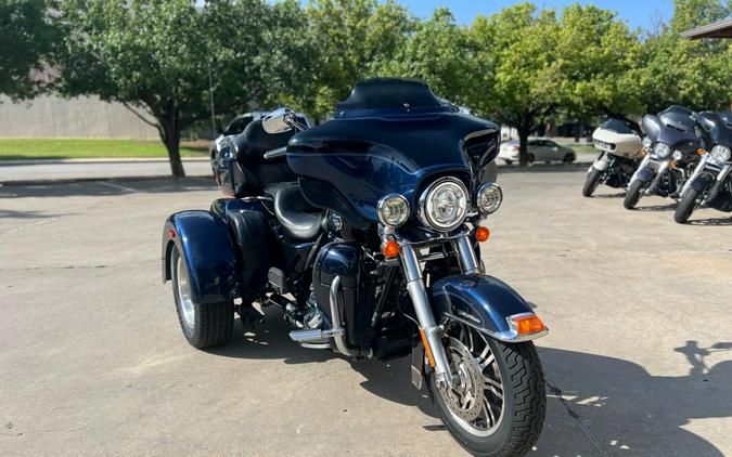 2013 Harley-Davidson® Tri Glide® Ultra Classic® Anniversary Edition Big Blue Pearl/Vivid