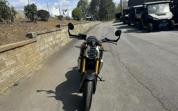 2026 Suzuki GSX800TRQM6