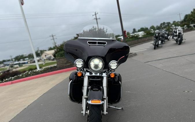 2014 Harley-Davidson® FLHTCU Electra Glide® Ultra Classic® BLACKND CAYENNE 615198
