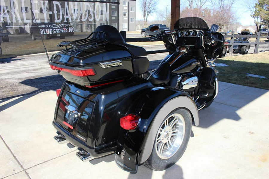 2017 Harley-Davidson® FLHTCUTG - Tri Glide® Ultra