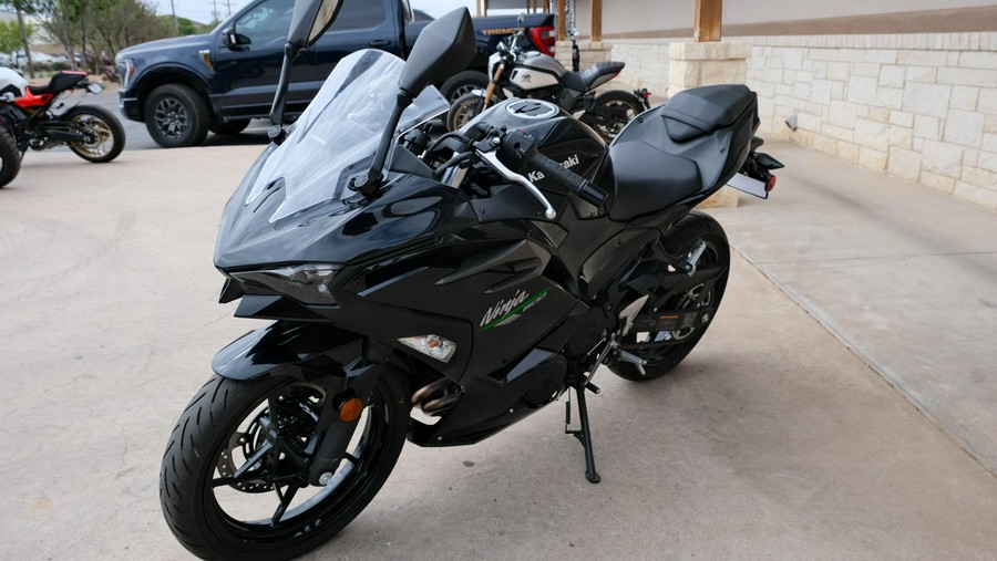 2024 KAWASAKI NINJA 500 BASE
