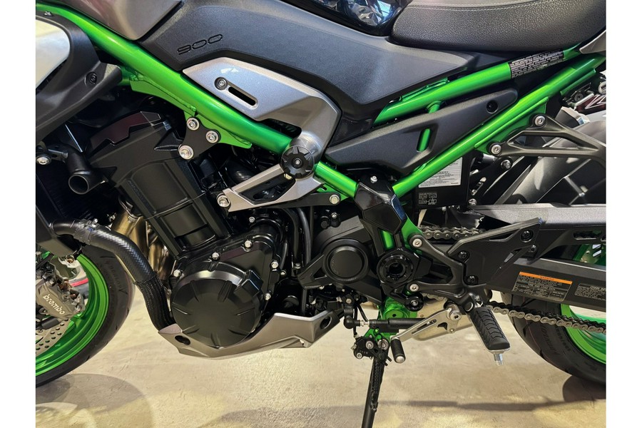 2025 Kawasaki Z900 SE ABS