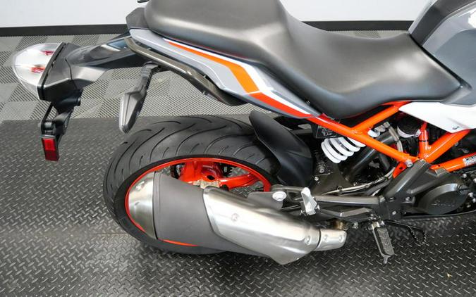 2022 BMW G 310 R Limestone Metallic