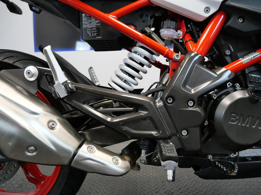 2022 BMW G 310 R Limestone Metallic