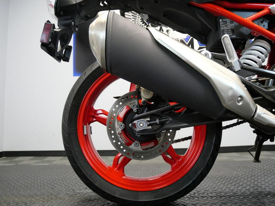 2022 BMW G 310 R Limestone Metallic