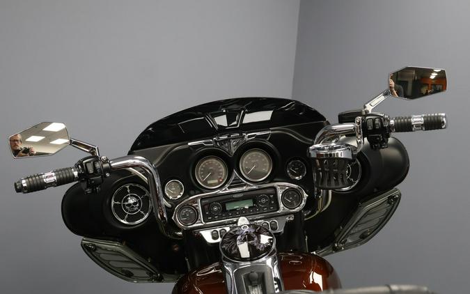 2009 Harley-Davidson® Electra Glide® Ultra Classic® Two-Tone Light Candy Root Beer/Dark Candy Root B