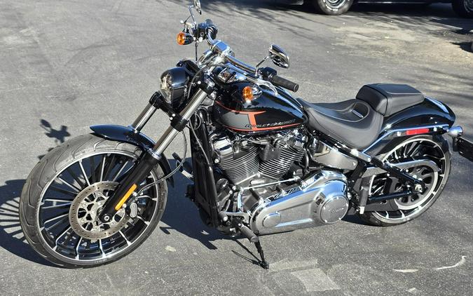 2024 Breakout® 117 Vivid Black