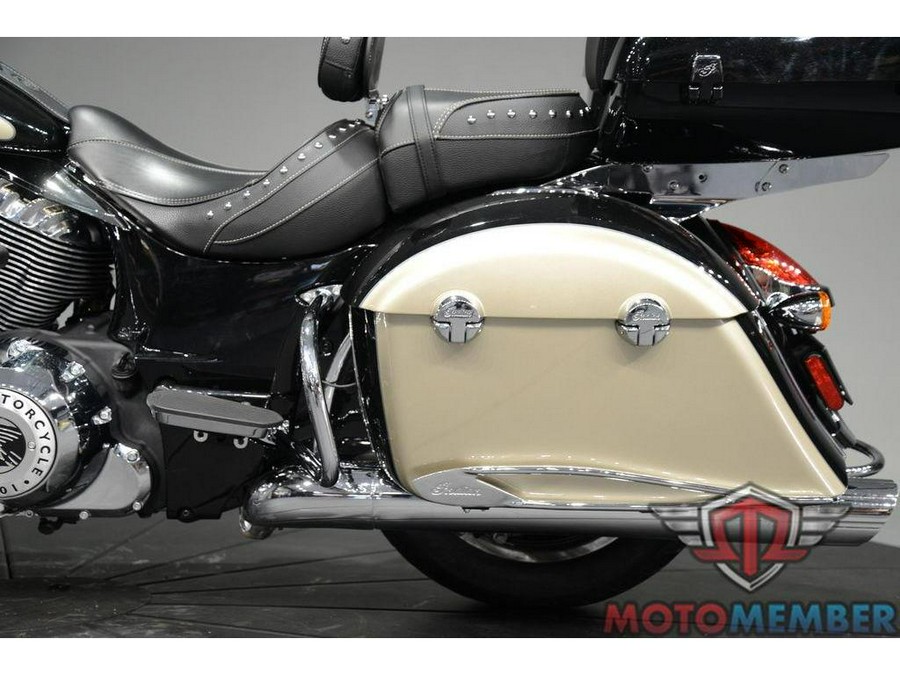 2022 Indian Motorcycle Springfield® Black Metallic/Dirt Track Tan