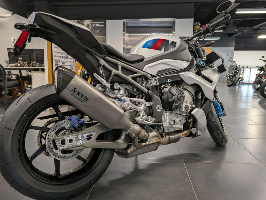 2026 BMW M 1000 R