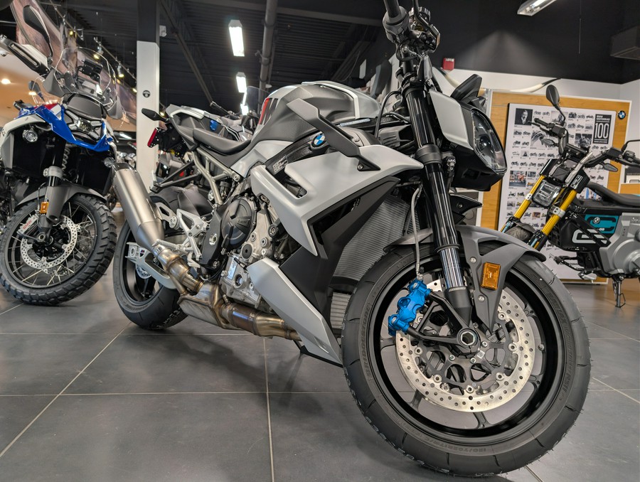 2026 BMW M 1000 R