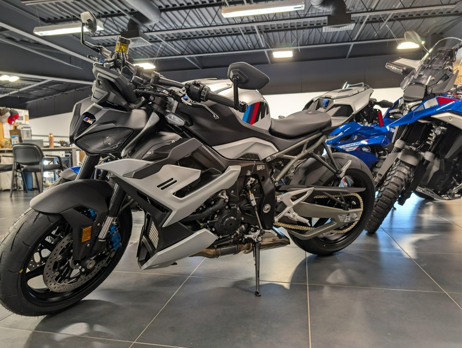 2026 BMW M 1000 R