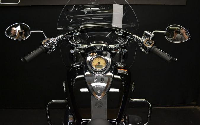 2024 Indian Motorcycle® Springfield® Black Metallic/Titanium Metallic